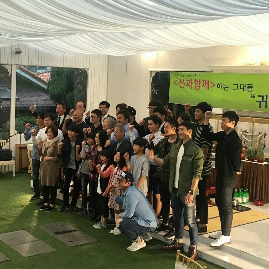 与神同行剧照的剧照