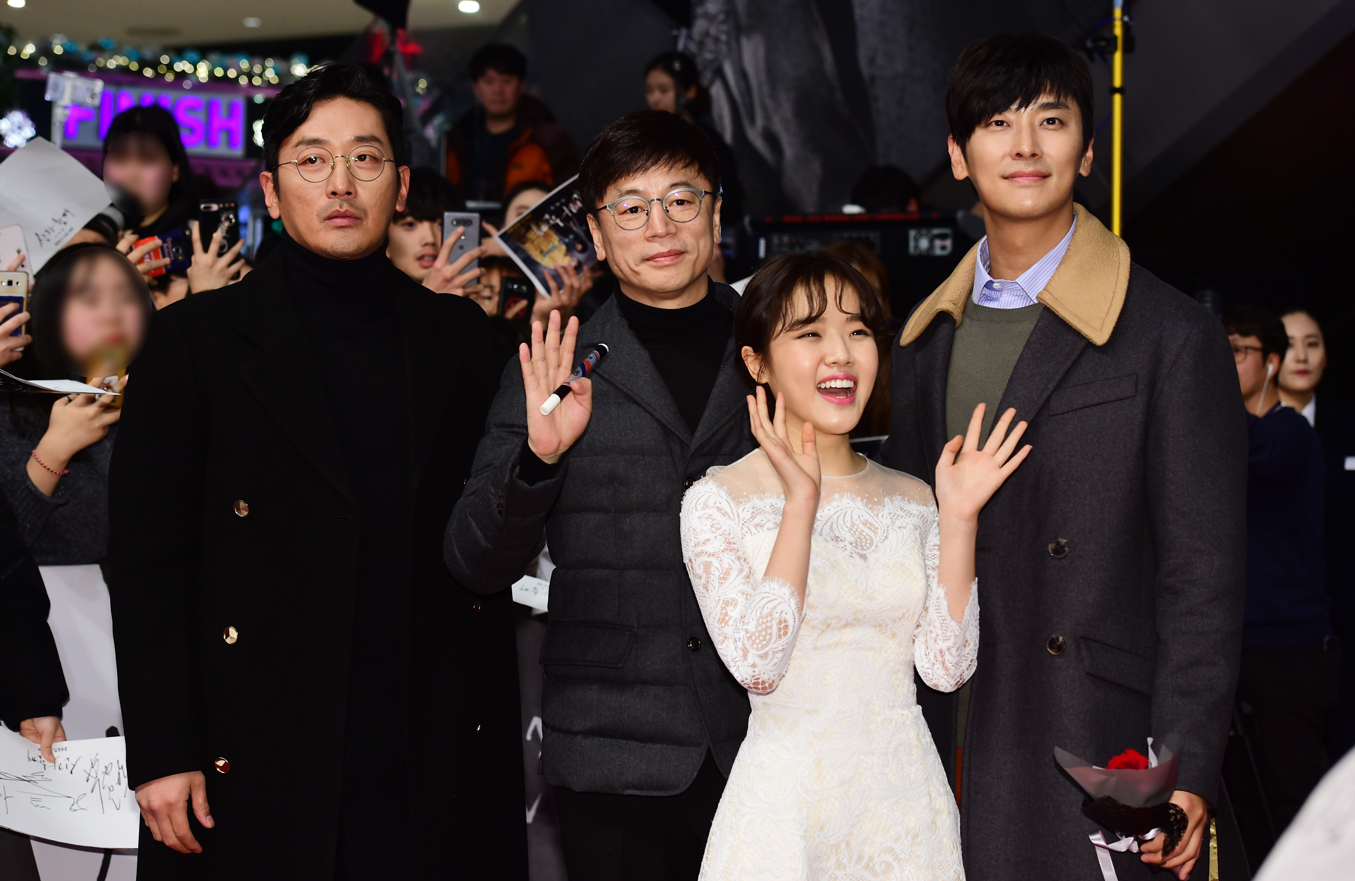 与神同行剧照的剧照