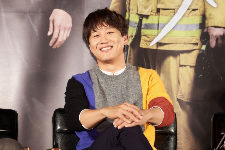 与神同行剧照的剧照