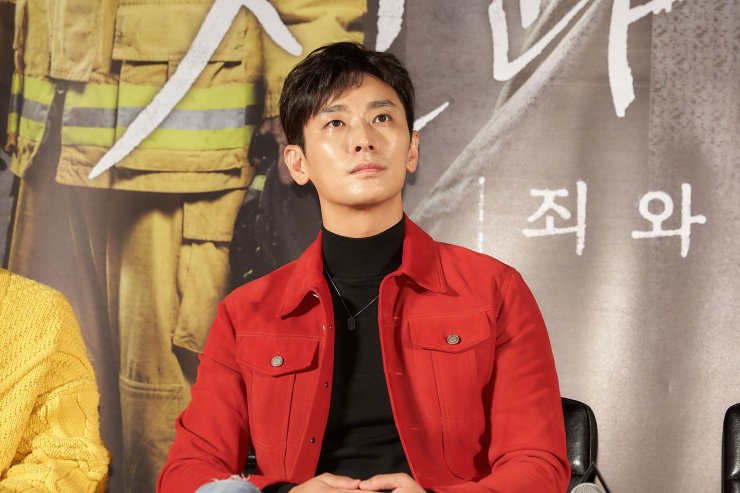 与神同行剧照的剧照