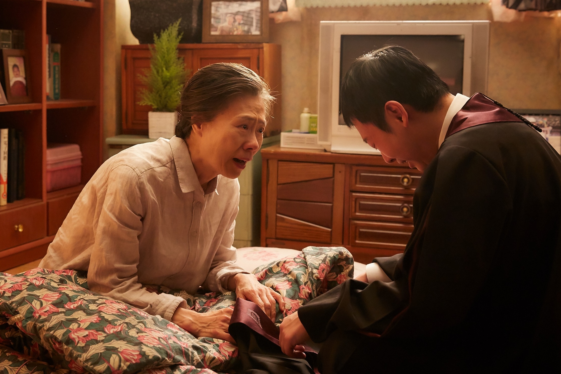 与神同行剧照的剧照