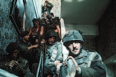 遥远的桥剧照的剧照