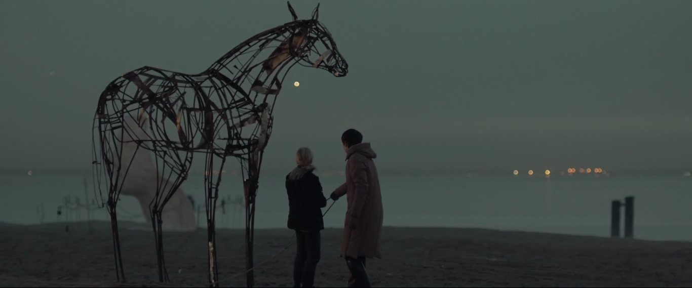 电子云层下剧照的剧照