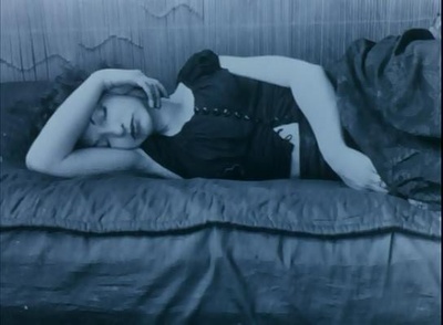 玛耶·黛伦的魔镜剧照的剧照