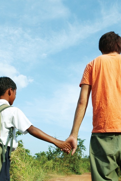 我们无法改变世界，但我们想在柬埔寨建一所学校。剧照的剧照