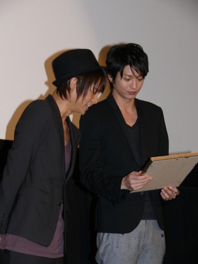 我们无法改变世界，但我们想在柬埔寨建一所学校。剧照的剧照