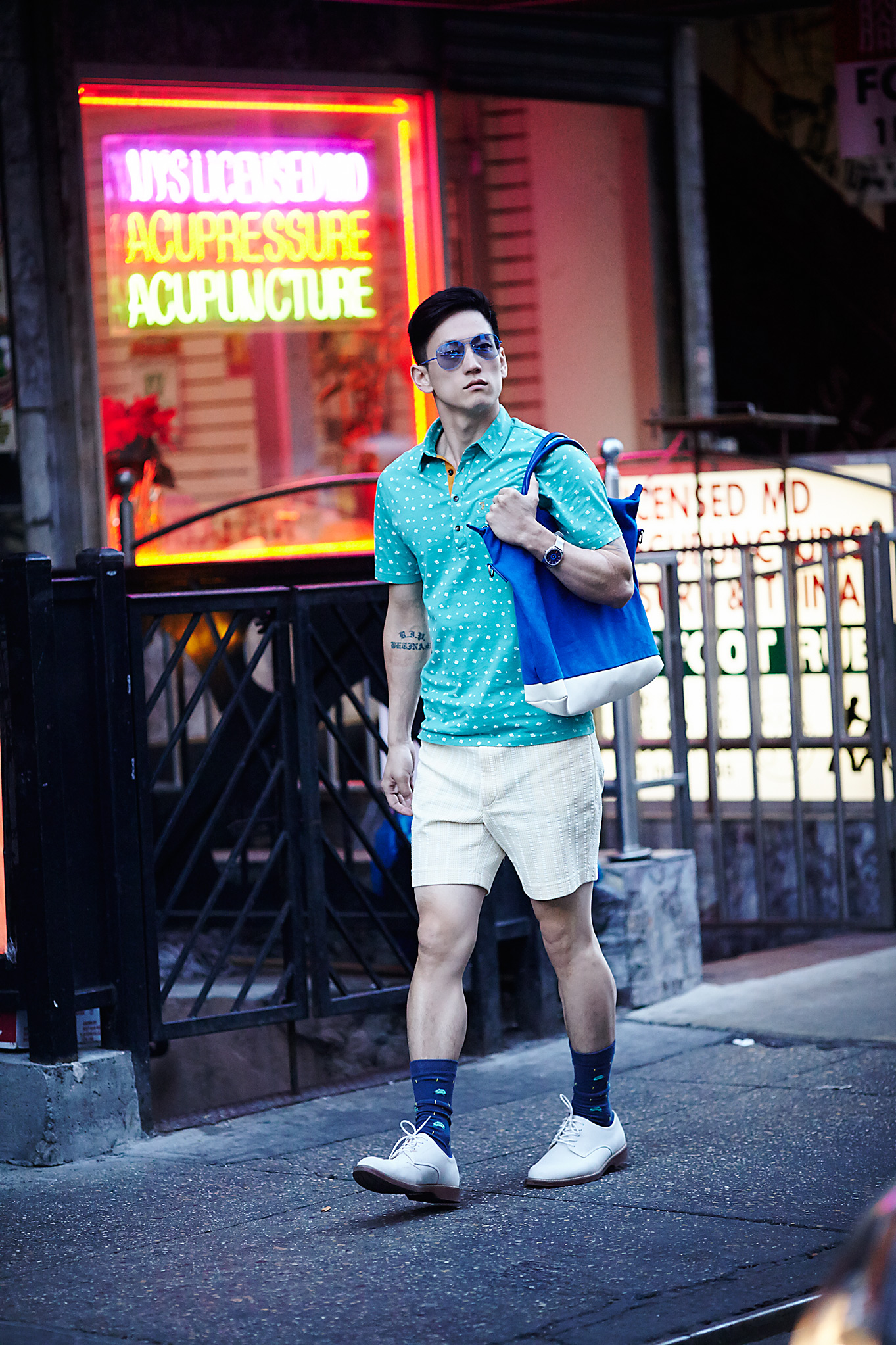 封面有男天剧照的剧照