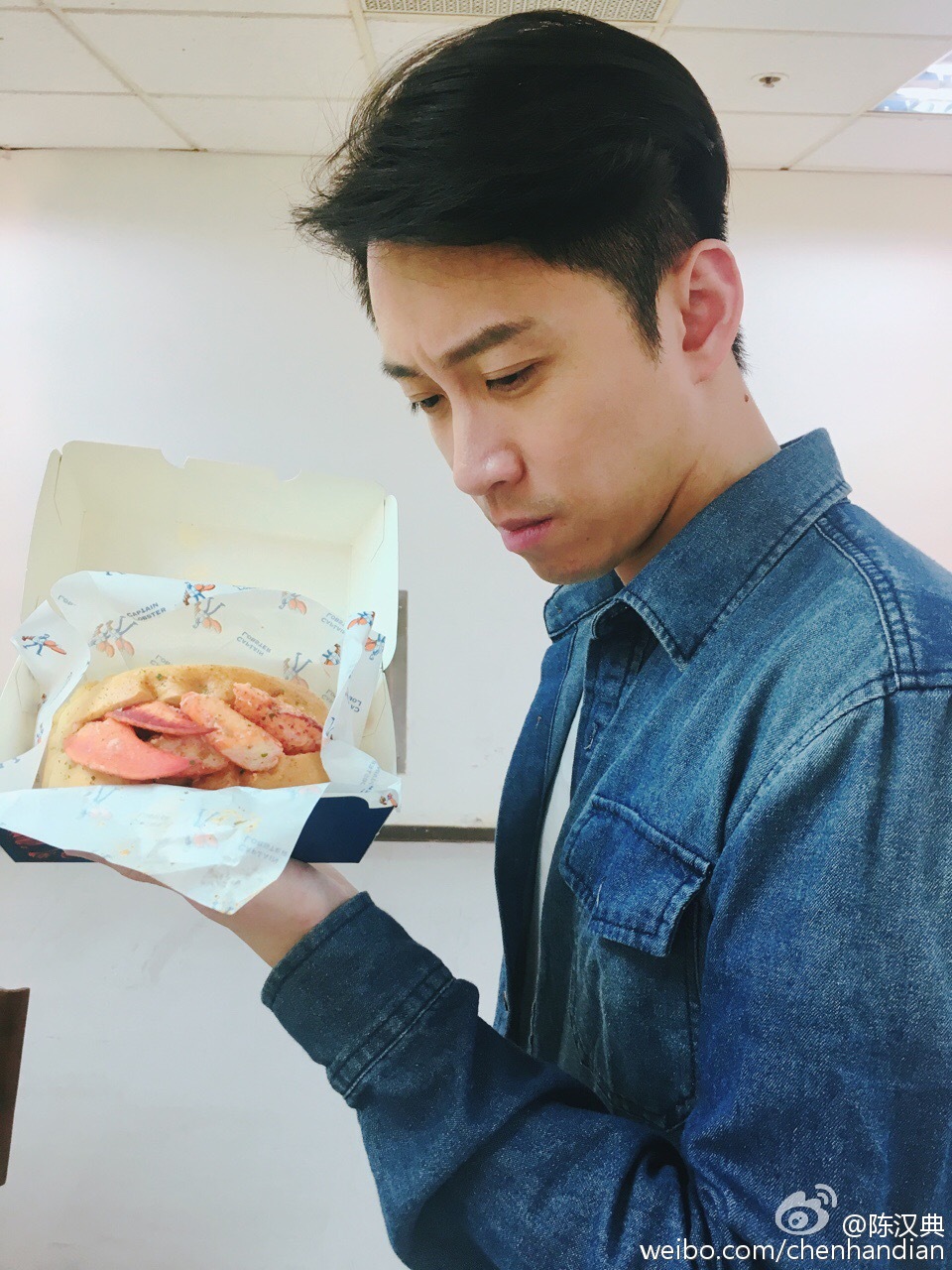 “吃吃”的爱剧照的剧照