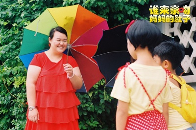 谁来亲吻妈妈的肚子剧照的剧照