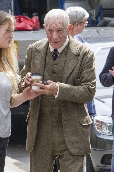 福尔摩斯先生剧照的剧照