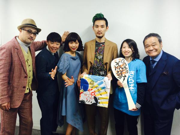 再见金钱，前往贫困村剧照的剧照