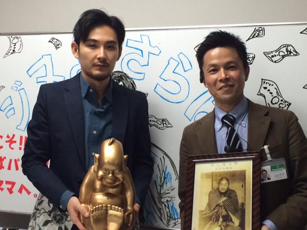 再见金钱，前往贫困村剧照的剧照