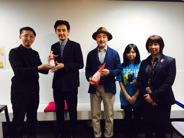 再见金钱，前往贫困村剧照的剧照