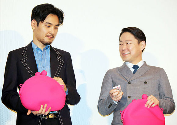 再见金钱，前往贫困村剧照的剧照