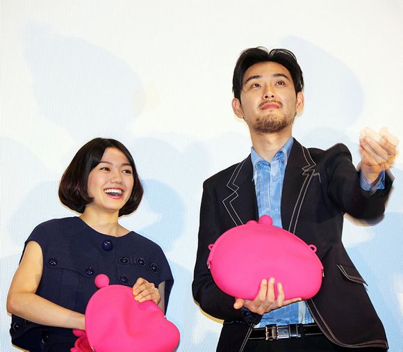 再见金钱，前往贫困村剧照的剧照