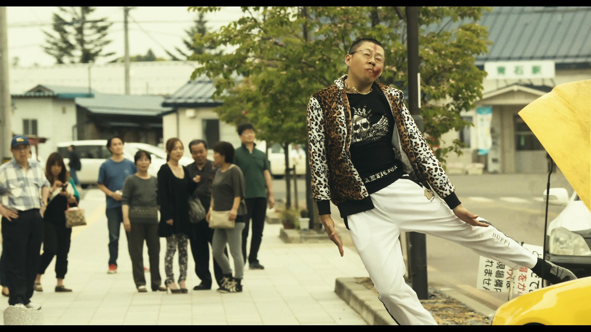 再见金钱，前往贫困村剧照的剧照