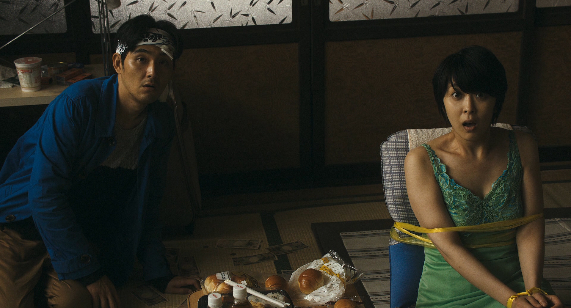 再见金钱，前往贫困村剧照的剧照