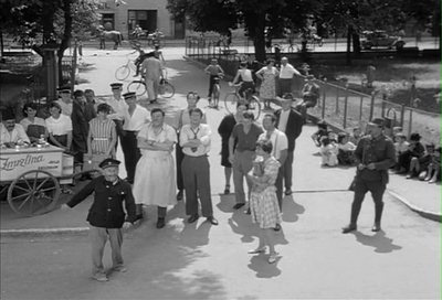 大街上的商店剧照的剧照