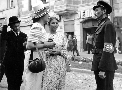 大街上的商店剧照的剧照