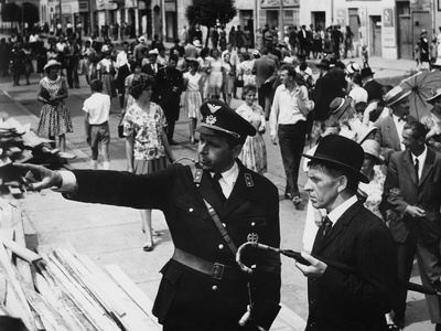 大街上的商店剧照的剧照