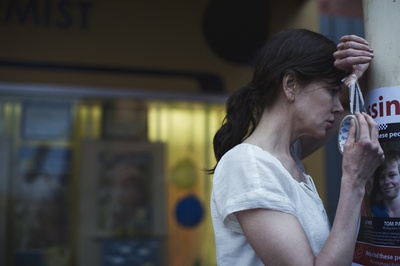 陌生之地剧照的剧照