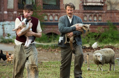 男人与鸡剧照的剧照