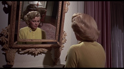 秋霜花落泪剧照的剧照