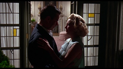 秋霜花落泪剧照的剧照