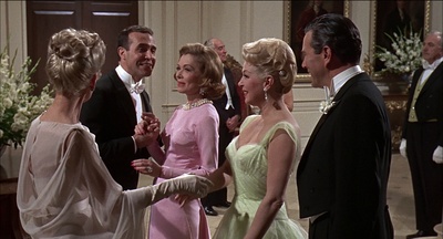 秋霜花落泪剧照的剧照