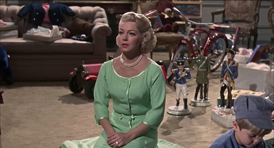 秋霜花落泪剧照的剧照