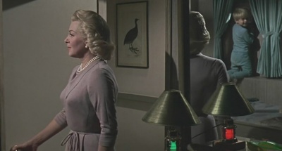 秋霜花落泪剧照的剧照