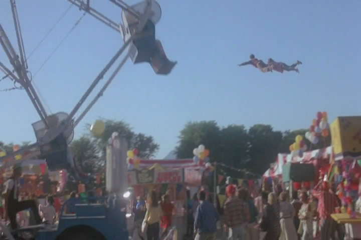 屋顶上的男孩剧照的剧照