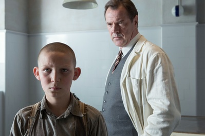 八月的雾剧照的剧照