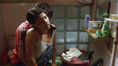 爱情是狗娘剧照的剧照