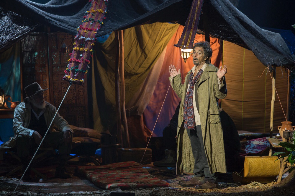 低入尘埃剧照的剧照