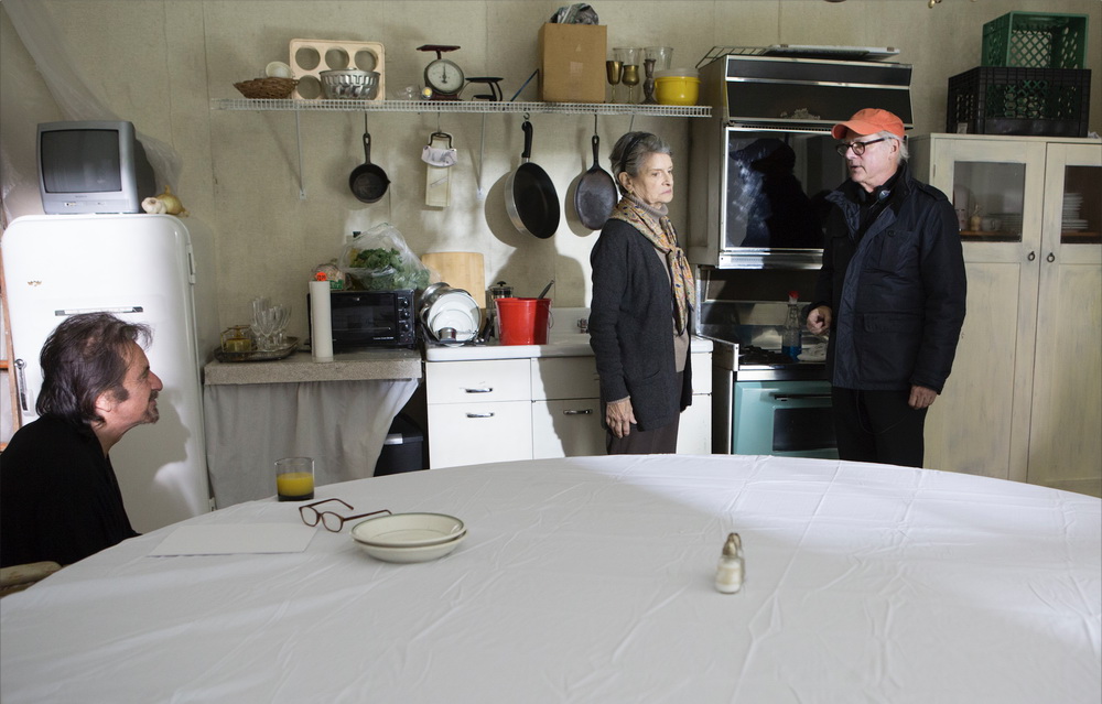 低入尘埃剧照的剧照