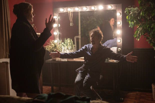 低入尘埃剧照的剧照