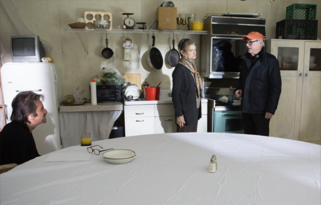 低入尘埃剧照的剧照