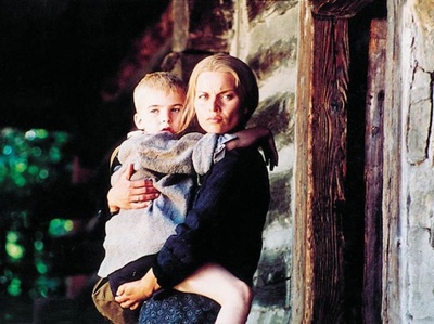 战火遗孤剧照的剧照