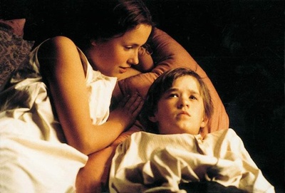 战火遗孤剧照的剧照