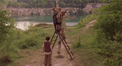 战火遗孤剧照的剧照