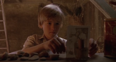 战火遗孤剧照的剧照