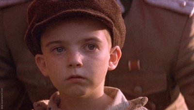 战火遗孤剧照的剧照