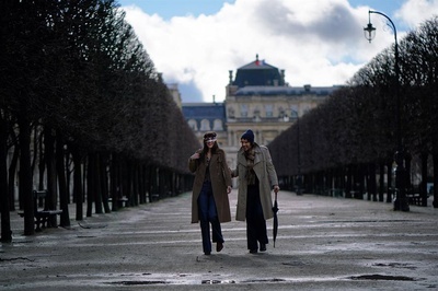 阿德尔曼夫妇剧照的剧照