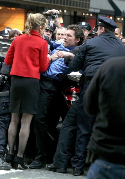 窗台上的男人剧照的剧照