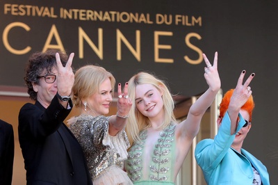 如何在派对上搭讪女孩剧照的剧照