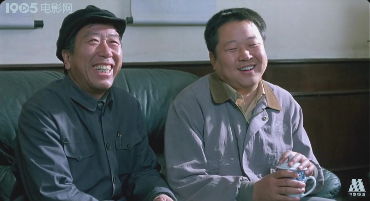 背靠背，脸对脸剧照的剧照