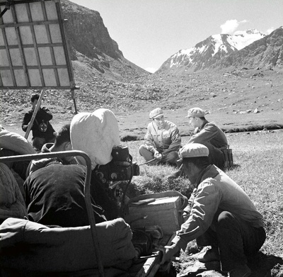 冰山上的来客剧照的剧照