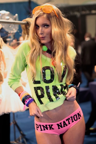 维多利亚的秘密2011时装秀剧照的剧照