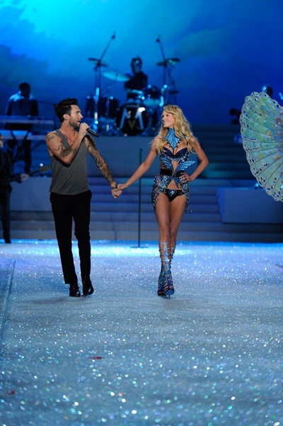 维多利亚的秘密2011时装秀剧照的剧照